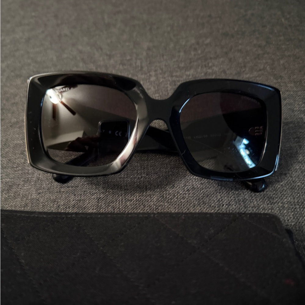 Chanel RECTANGLE SUNGLASSES - Picture 3 of 9